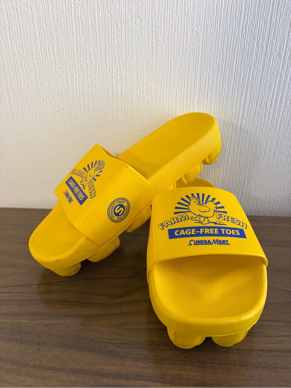 Meow Wolf Yellow 'Farm Fresh' Mega/Mart cage free toes Slide Sandals
